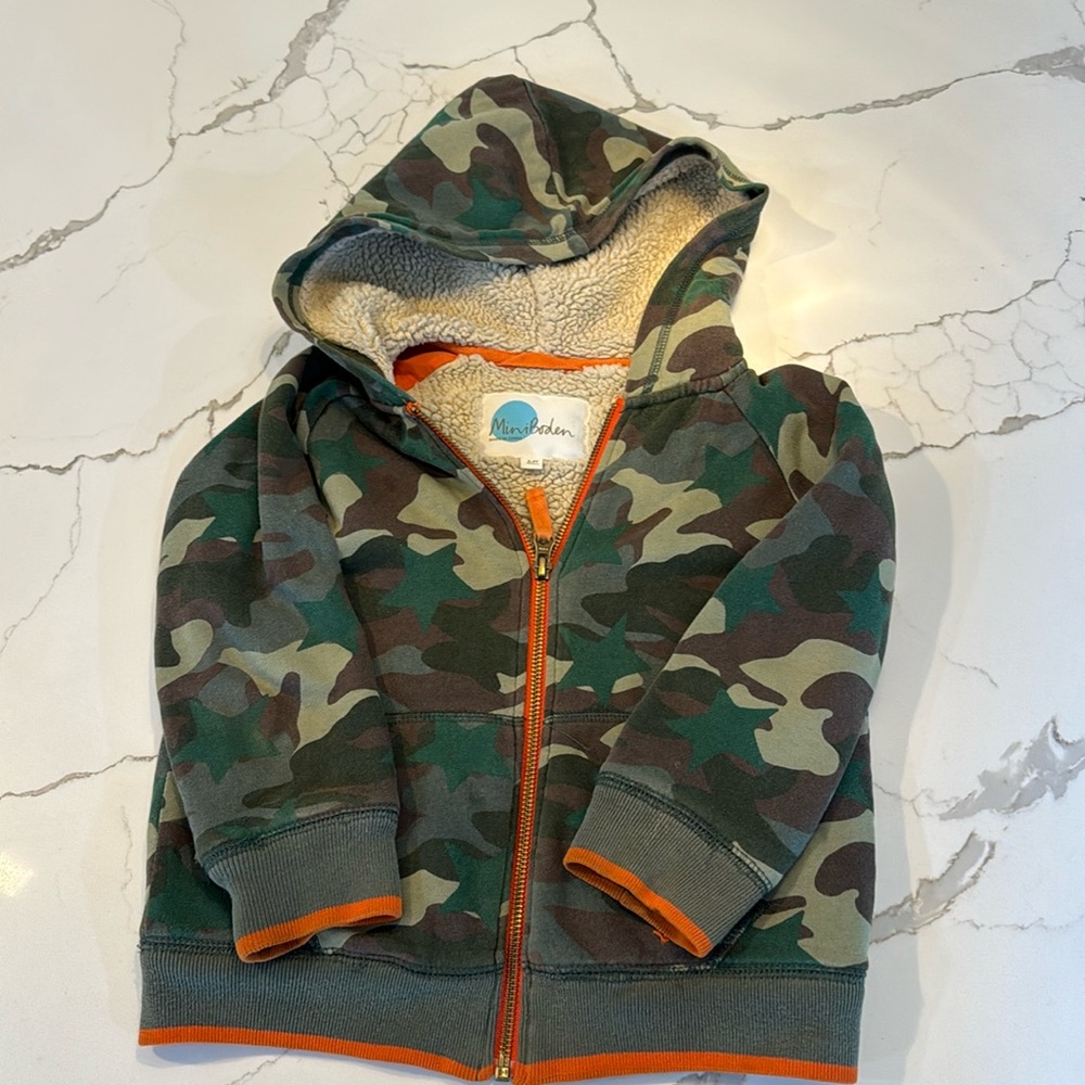 Mini Boden boys sweatshirt in size 3-4Y.